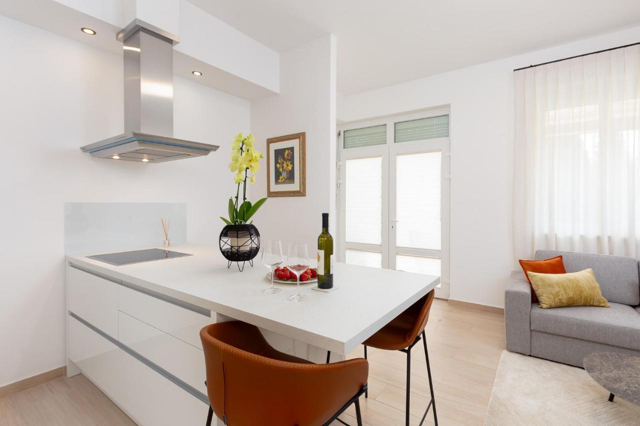 Stylish Apartment Mediterraneo Porec Bagian luar foto