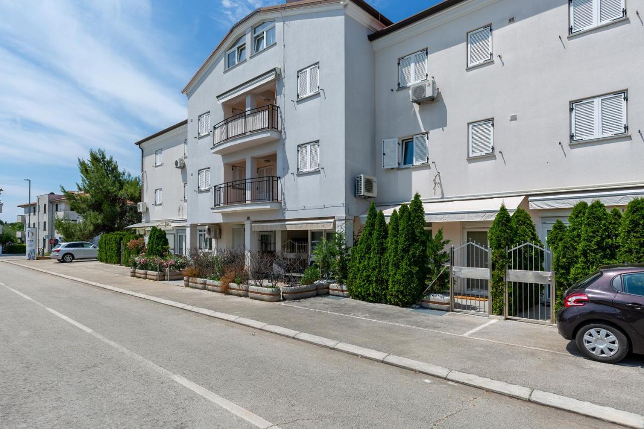 Stylish Apartment Mediterraneo Porec Bagian luar foto